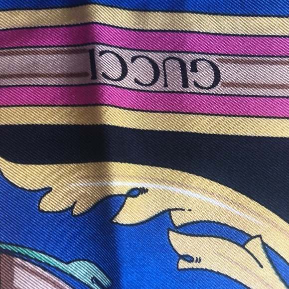Vintage Authentic Gucci silk scarf - Picture 15 of 16